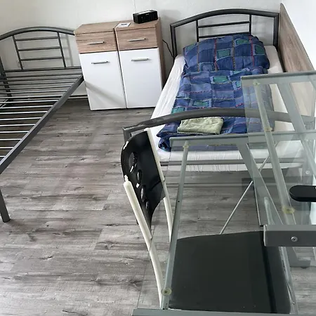 Gaestehaus, Robert *